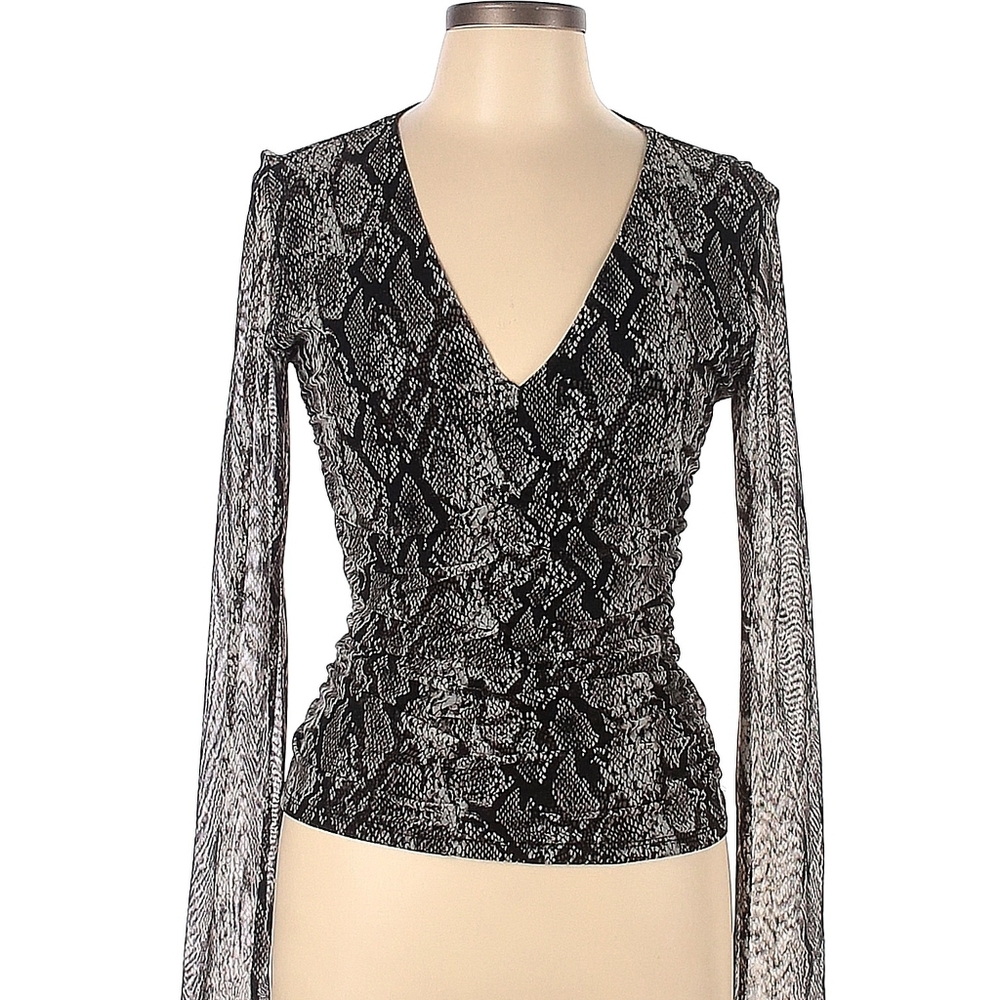Long sleeve low cut top